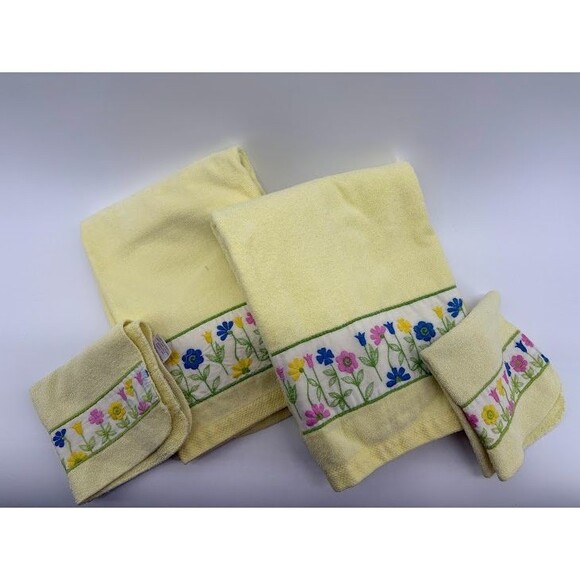 Vintage Avanti Yellow Towels & Wash Clothes Yellow Floral Trim 1970/80's - Picture 1 of 3